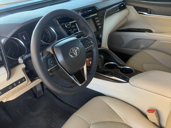 2020 Toyota Camry VIII (XV70), чёрный, 2850000 рублей - вид 3