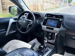 2018 Toyota Land Cruiser Prado 150 Series Рестайлинг 2, белый, 4800000 рублей, вид 4