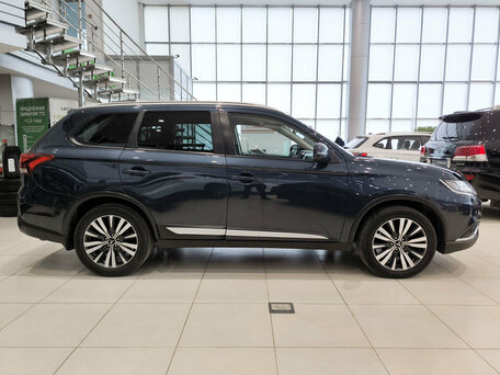2020 Mitsubishi Outlander III Рестайлинг 3, синий, 1950000 рублей, вид 4