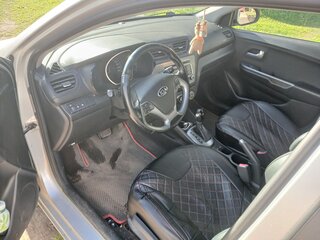 2015 Kia Rio III Рестайлинг, серебристый, 950000 рублей, вид 5