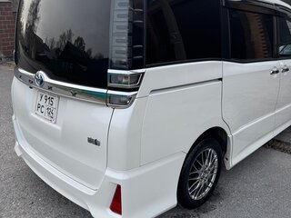 2018 Toyota Voxy III (R80) Рестайлинг, белый, 2800000 рублей, вид 3