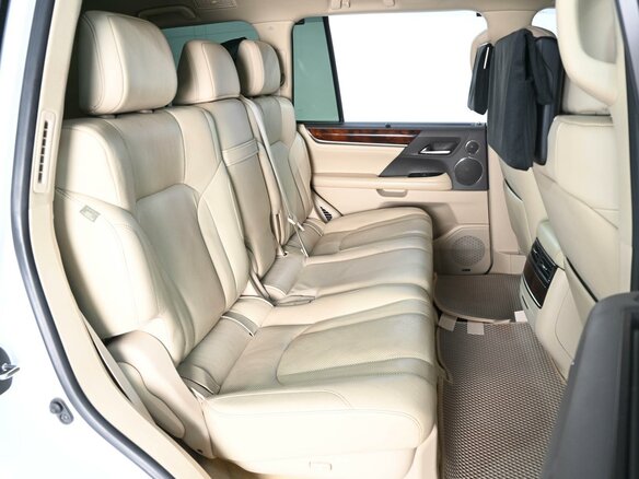 2017 Lexus LX 570 III Рестайлинг 2, белый, 5799000 рублей - вид 6