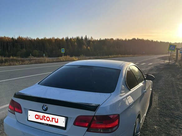 2009 BMW 3 серии 320i V (E90/E91/E92/E93), белый, 1100000 рублей - вид 9