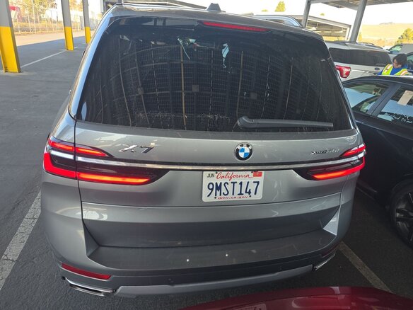 2025 BMW X7 40i I (G07) Рестайлинг, серый - вид 5