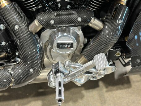 2025 Harley-Davidson CVO Road Glide RR, красный, 21000000 рублей, вид 4