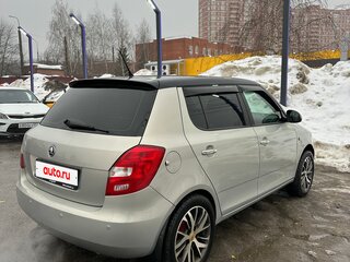 2013 Skoda Fabia II Рестайлинг, серебристый, 580000 рублей, вид 5