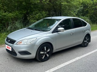 2010 Ford Focus II Рестайлинг, серебристый, 600000 рублей, вид 1