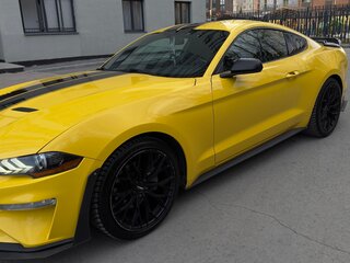2018 Ford Mustang VI Рестайлинг, жёлтый, 3000000 рублей, вид 2