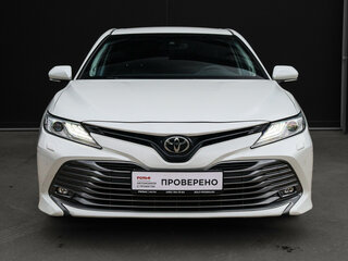 2019 Toyota Camry VIII (XV70), белый, 2700000 рублей, вид 2