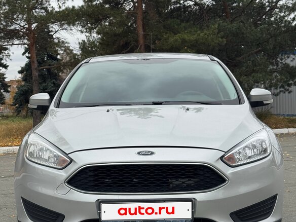 2016 Ford Focus III Рестайлинг, серебристый, 980000 рублей - вид 1