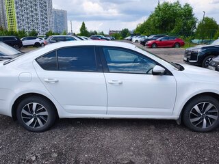 2020 Skoda Octavia III (A7) Рестайлинг, белый, 1899000 рублей, вид 3