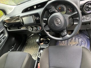 2018 Toyota Vitz III (XP130) Рестайлинг 2, серый, 1175000 рублей, вид 5