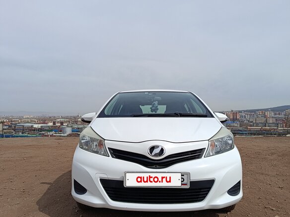 2014 Toyota Vitz III (XP130) Рестайлинг, белый, 999999 рублей - вид 2