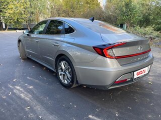 2021 Hyundai Sonata VIII (DN8), серебристый, 1725000 рублей, вид 3