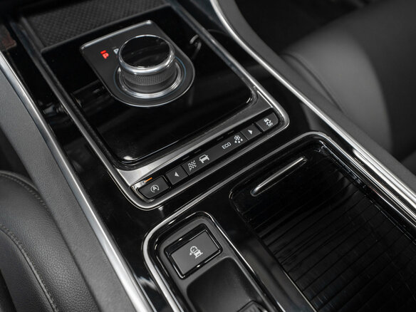 2016 Jaguar XF II, чёрный - вид 18