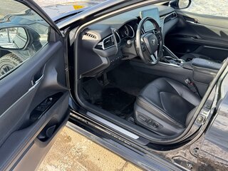 2022 Toyota Camry VIII (XV70) Рестайлинг, чёрный, 2820000 рублей, вид 4