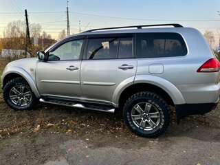 2015 Mitsubishi Pajero Sport II Рестайлинг, серебристый, 1900000 рублей, вид 5