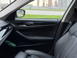 2022 BMW 5 серии 520i VII (G30/G31/G38) Рестайлинг, чёрный, 4635000 рублей, вид 5