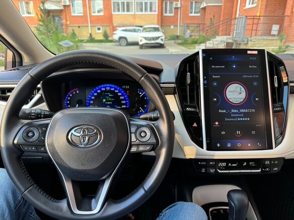 2022 Toyota Corolla XII (E210), коричневый, 1790000 рублей - вид 10