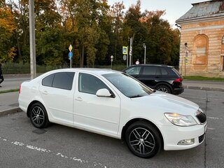 2011 Skoda Octavia II (A5) Рестайлинг, белый, 625000 рублей, вид 3