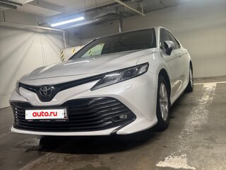 2020 Toyota Camry VIII (XV70), белый, 2670000 рублей, вид 3