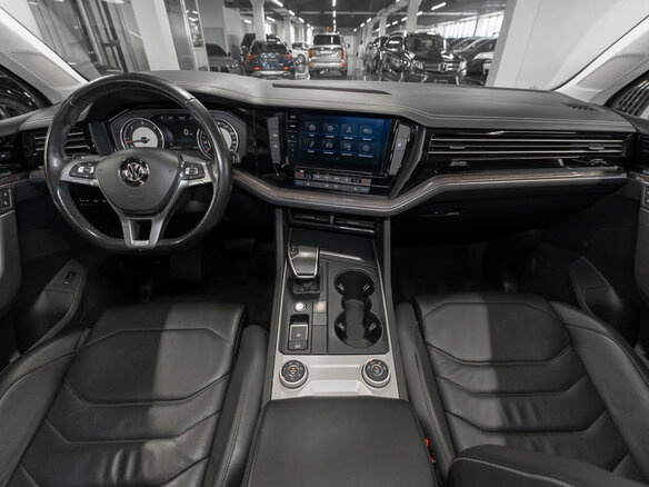 2018 Volkswagen Touareg III, белый - вид 7