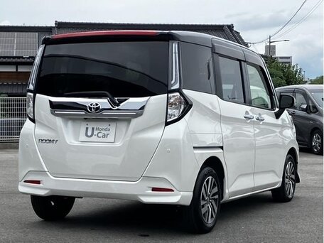 2023 Toyota Roomy I Рестайлинг, белый, 900000 рублей, вид 4