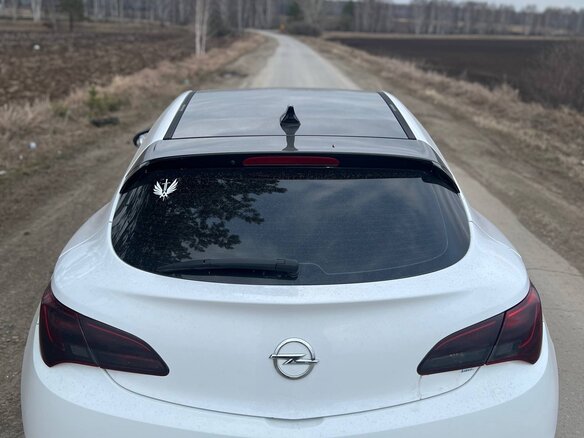 2013 Opel Astra GTC J Рестайлинг, белый, 720000 рублей - вид 2