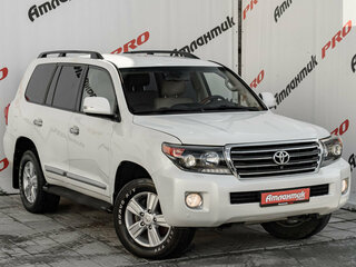 2012 Toyota Land Cruiser 200 Series Рестайлинг 1, белый, 3880000 рублей, вид 3