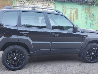 2023 Lada (ВАЗ) Niva Travel I, чёрный, 1090000 рублей, вид 2