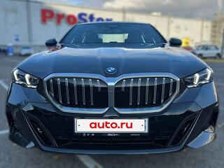 2023 BMW 5 серии 530i xDrive VIII (G60/G61/G68), чёрный, 5700000 рублей, вид 3