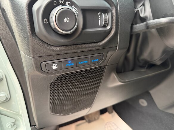 2024 Jeep Wrangler 4xe IV (JL) Рестайлинг, серебристый, 6900000 рублей - вид 20