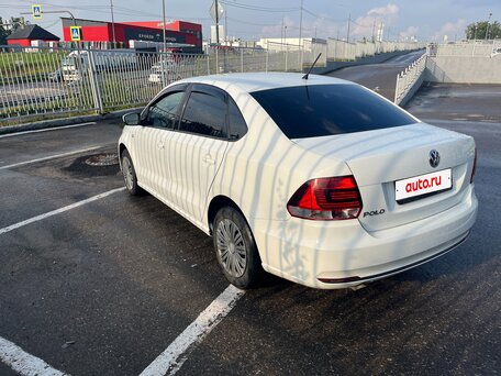 2016 Volkswagen Polo V Рестайлинг, белый, 550000 рублей, вид 4