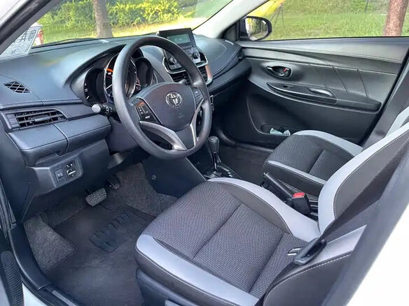 2022 Toyota Yaris IV, белый - вид 6