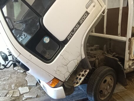 1992 Nissan Atlas, белый, 1000000 рублей, вид 1