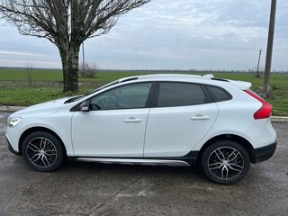 2018 Volvo V40 Cross Country I Рестайлинг, белый, 2000000 рублей, вид 2