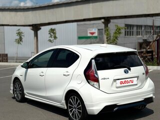 2015 Toyota Aqua I Рестайлинг, белый, 930000 рублей, вид 3