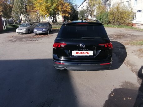 2021 Volkswagen Tiguan II Рестайлинг, чёрный, 3400000 рублей, вид 3