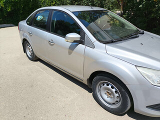 2011 Ford Focus II Рестайлинг, серебристый, 600000 рублей, вид 3