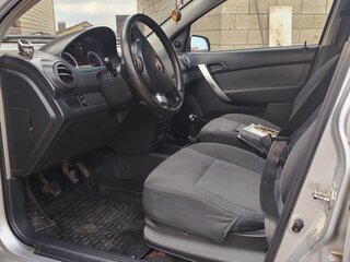 2011 Chevrolet Aveo I Рестайлинг, серебристый, 430000 рублей, вид 3