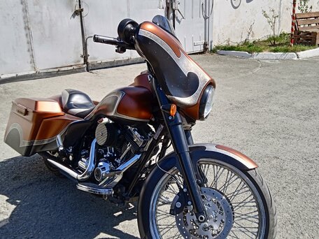 2017 Harley-Davidson Street Glide, золотистый, 1200000 рублей, вид 2
