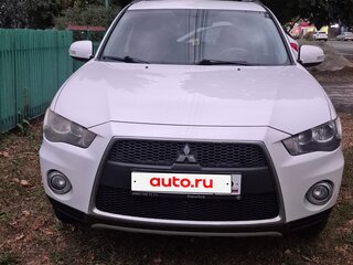 2011 Mitsubishi Outlander II Рестайлинг, белый, 1150000 рублей, вид 2