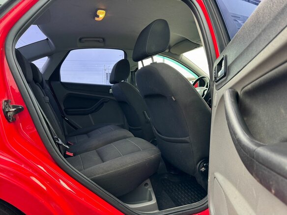 2010 Ford Focus II Рестайлинг, красный, 460000 рублей - вид 11