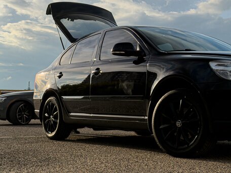 2012 Skoda Octavia II (A5) Рестайлинг, чёрный, 1300000 рублей, вид 3