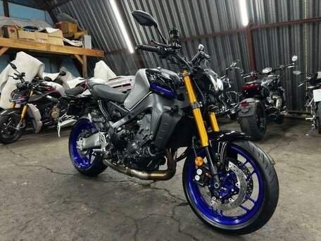 2023 Yamaha MT-09 (FZ-09), серебристый, 1150000 рублей, вид 1