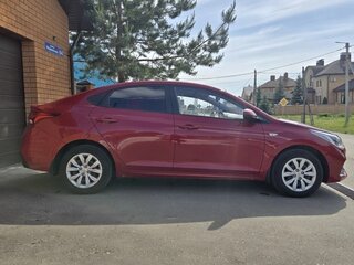 2017 Hyundai Solaris II, красный, 1100000 рублей, вид 4