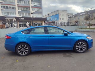 2020 Ford Fusion (North America) II Рестайлинг, синий, 1900000 рублей, вид 2