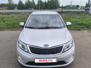 2014 Kia Rio III, серебристый, 750000 рублей, вид 3