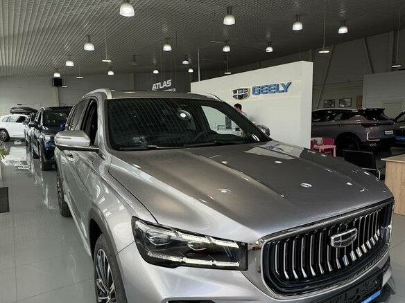 2025 Geely Monjaro I, серебристый, 4899990 рублей