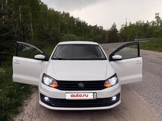 2017 Volkswagen Polo V Рестайлинг, белый, 600000 рублей, вид 2